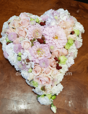 Cuore di fiori assortiti primaverili piccolo cm35