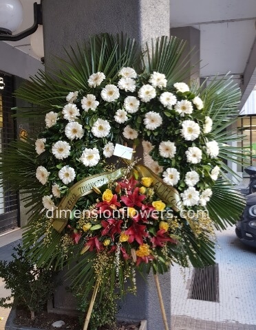 Corona funebre con fiori assortiti, colori a richiesta base