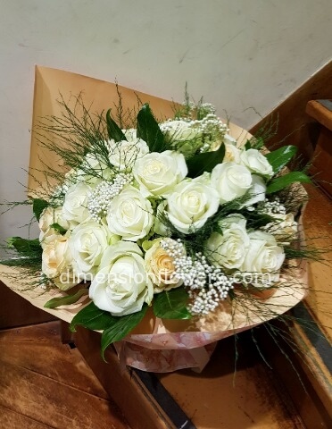 Bouquet di rose bianche base (circa 20 rose)